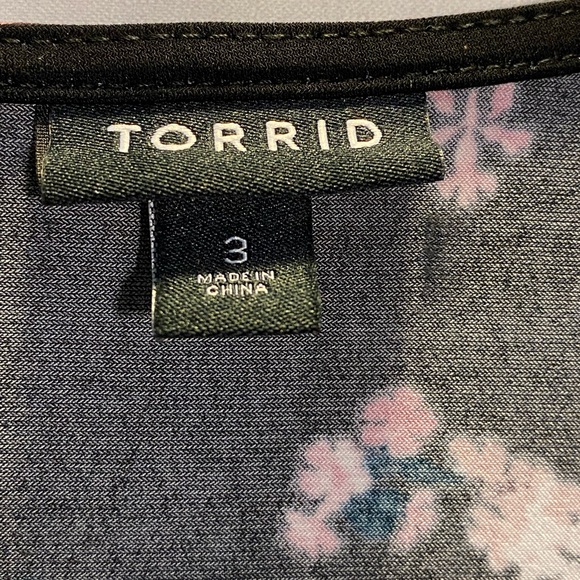 Torrid size 3X black floral tie wrap top - Picture 4 of 5